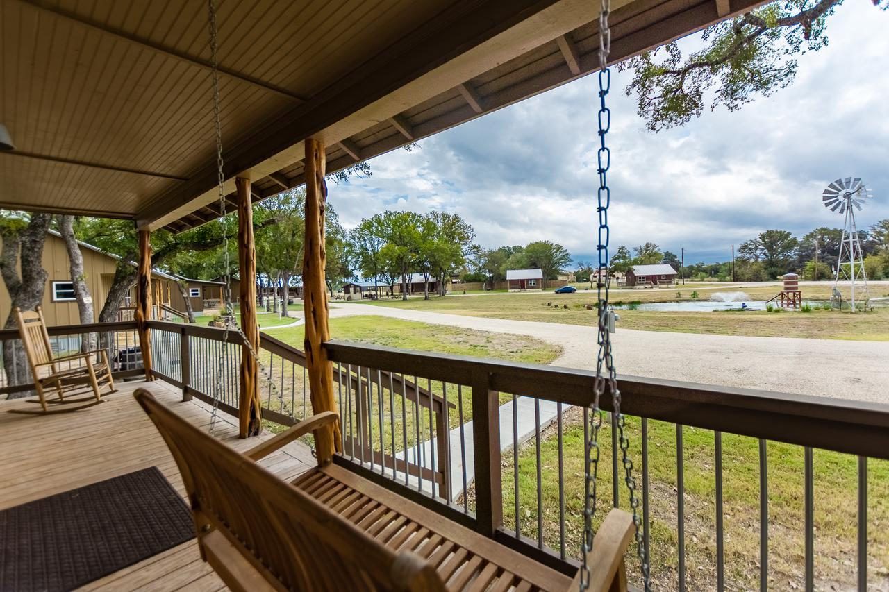 Vineyard Trail Cottages- Adults Only Fredericksburg Room photo