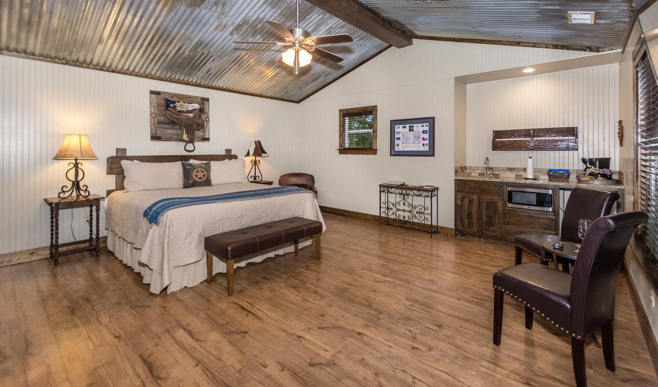 Vineyard Trail Cottages- Adults Only Fredericksburg Room photo