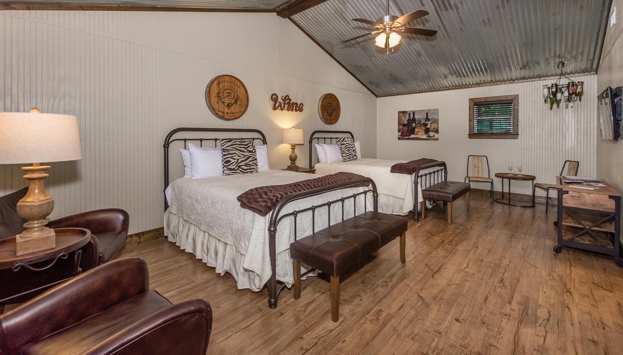 Vineyard Trail Cottages- Adults Only Fredericksburg Room photo