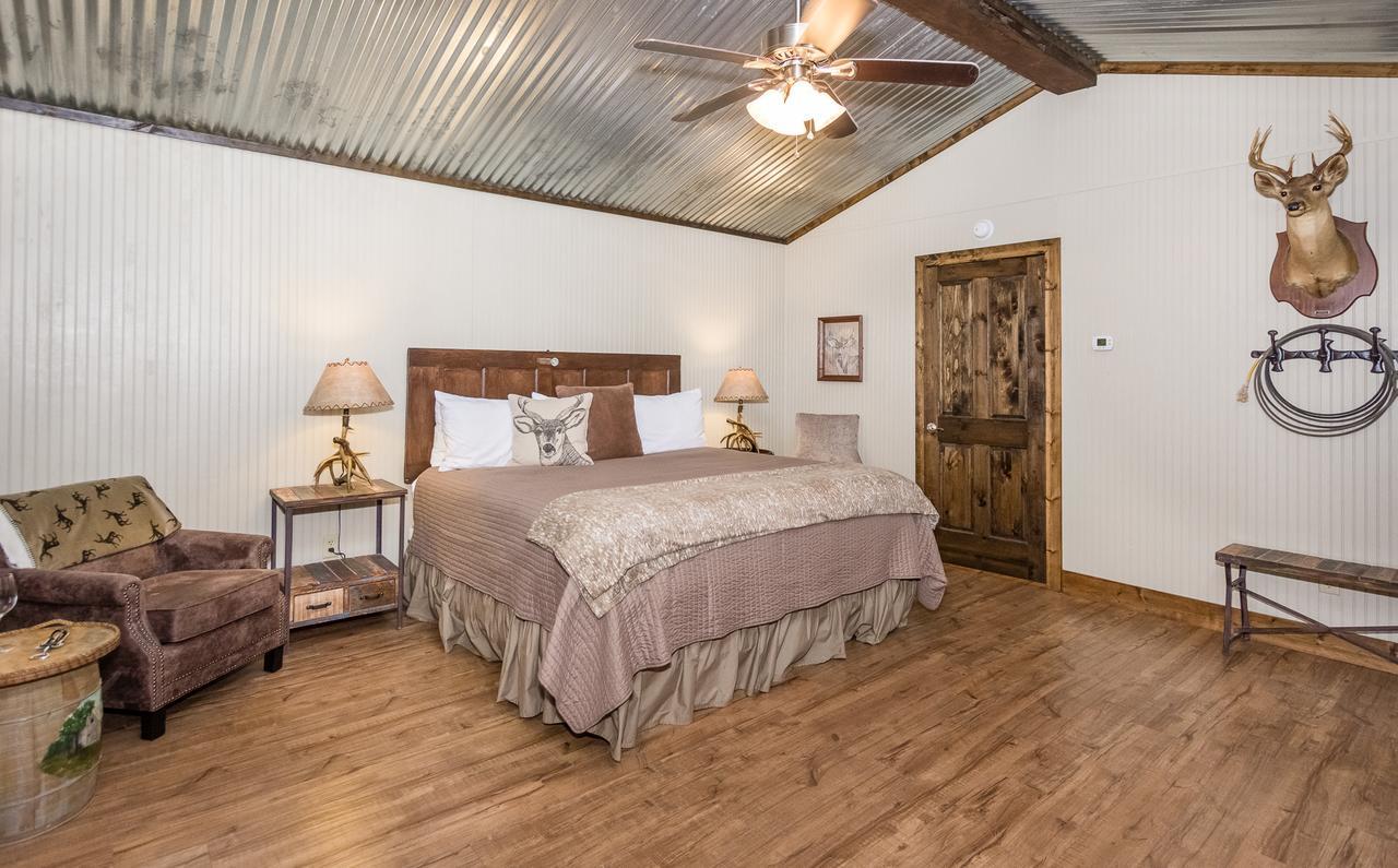 Vineyard Trail Cottages- Adults Only Fredericksburg Room photo