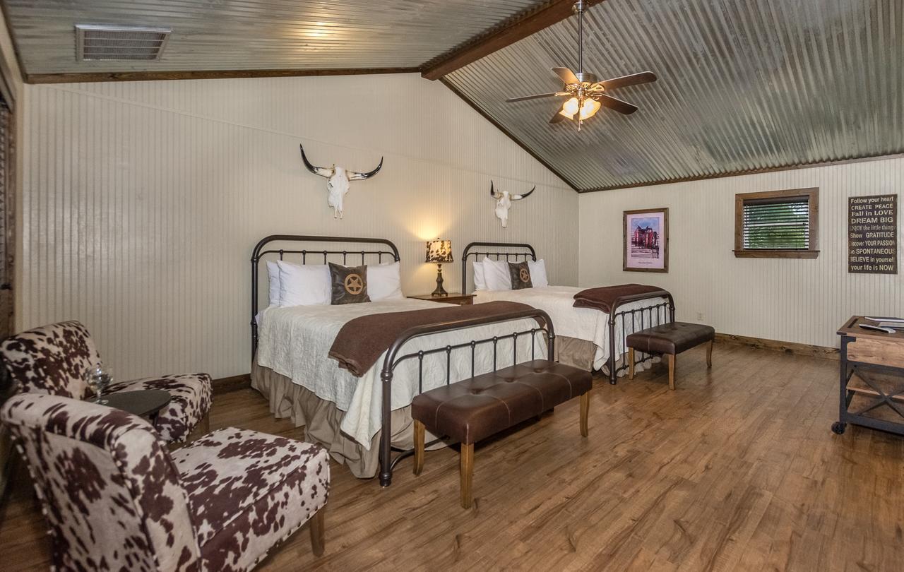 Vineyard Trail Cottages- Adults Only Fredericksburg Room photo