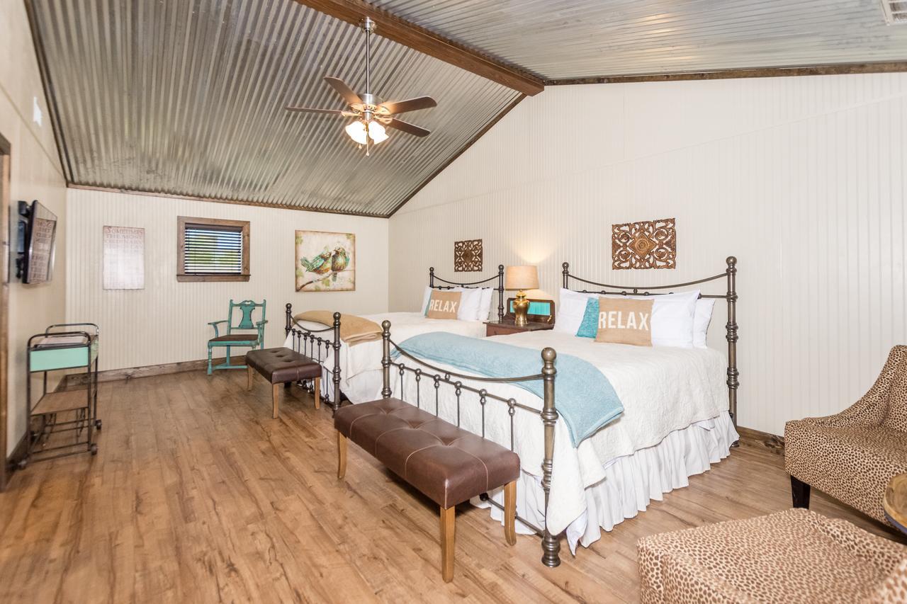 Vineyard Trail Cottages- Adults Only Fredericksburg Room photo