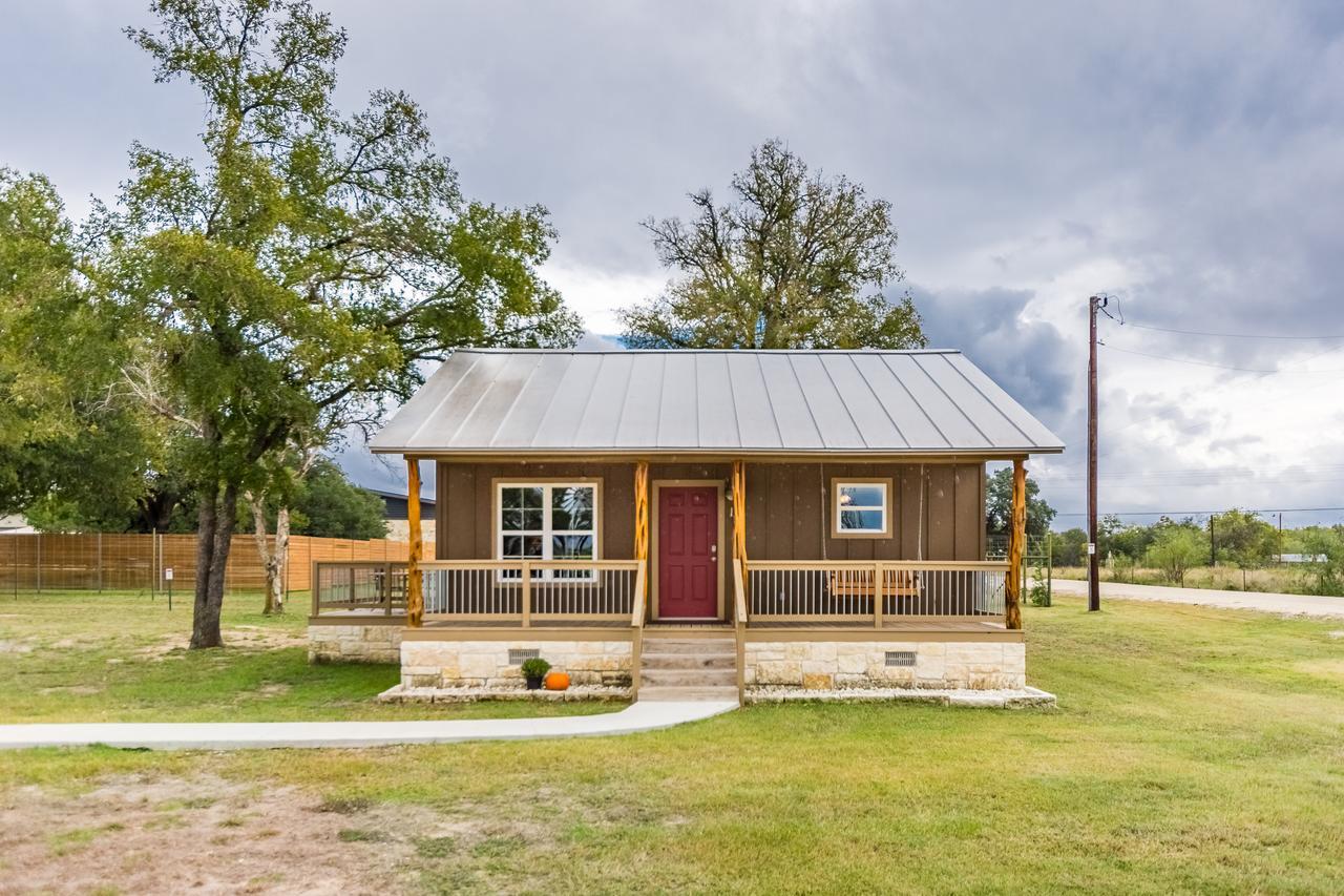 Vineyard Trail Cottages- Adults Only Fredericksburg Room photo