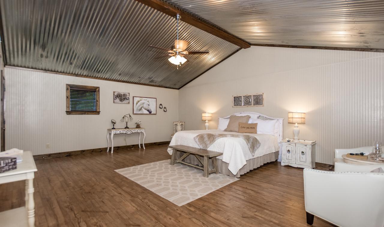 Vineyard Trail Cottages- Adults Only Fredericksburg Room photo